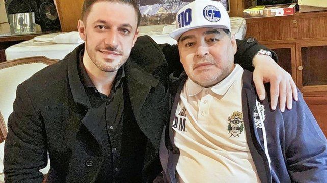 La marca Maradona tiene los derechos en la empresa SATTVICA SA, cuyo socios es el abogado Matías Morla y su cuñado, Christian Pomargo. La empresa cuenta con más de 50 registros acá y otros tantos en el exterior