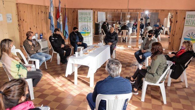29 de mayo. Comité de Emergencia del departamento Garay convocado por el Senador Provincial Dr Ricardo Kaufmann, en las instalaciones del Salón Cultural de la comuna de Helvecia.