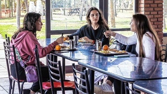 Desde el año 2016, el Comedor ofrece una alternativa de menú libre de gluten. El costo es el mismo que el menú general.