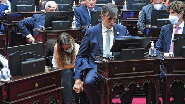Momento en que Esteban Bullrich comunicaba su renuncia como senador nacional.