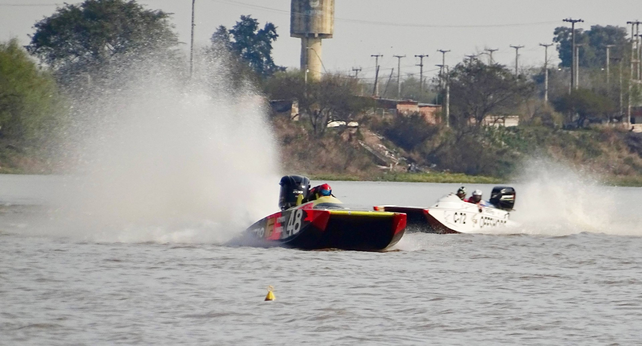  La laguna Setúbal se transformó en un gran escenario deportivo que tuvo velocidad, historia y emoción.  