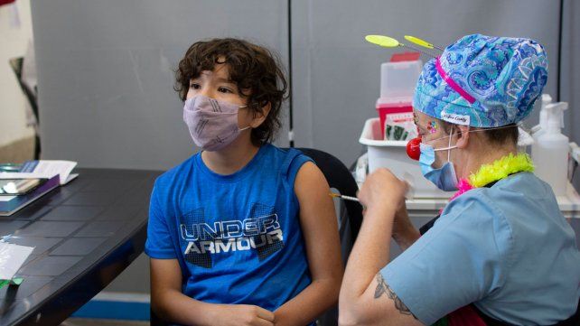 La medida, explicó Vizzotti, busca “que quienes demoraron su esquema tengan el estímulo para percibir la importancia que tiene completar la vacunación” con dos dosis.