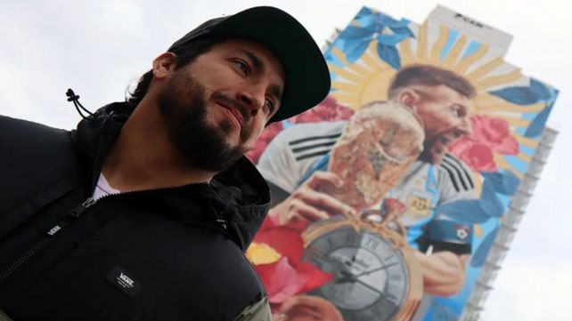 El artista Andres Iglesias, reconocido por ser el autor de mural de Messi en Santa Fe. Chats, pruebas psicólogicas y declaración testigos: las pruebas claves para condenar por abuso al muralista 