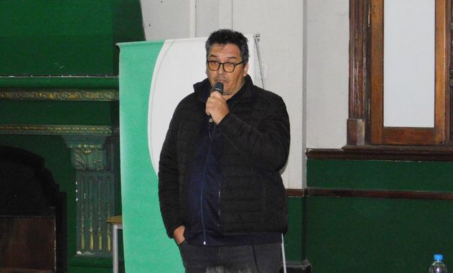 El entrenador de la selecci&oacute;n nacional, Juan Pablo Giri, felicit&oacute; a Regatas por estos 100 a&ntilde;os de waterpolo.