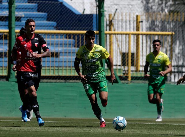 Eduardo Domínguez ponderó la solidez de Colón en la victoria ante Defensa y Justicia