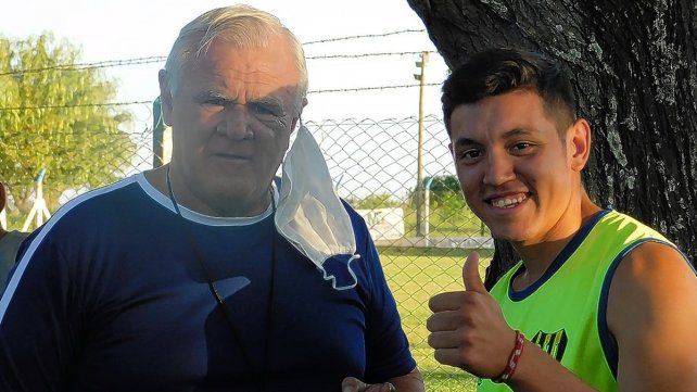 Pulgares para arriba, Chiche Calvet dialoga constantemente con sus dirigidos pensando en el debut en el Apertura liguista.