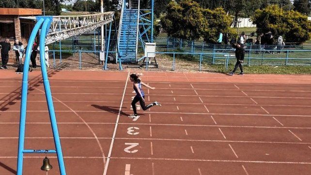 Josefina Garro, entrenada por Nicolás Camargo, ganó la prueba de los 400 con vallas. Josefina Garro, entrenada por Nicolás Camargo, ganó la prueba de los 400 con vallas.