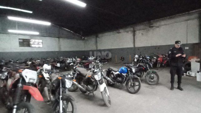 Traslado de vehículos secuestrados en la Comisaría 3ª