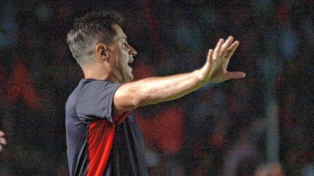 Ezequiel Medr&aacute;n comenz&oacute; a enderezar sus n&uacute;meros en Col&oacute;n, que es l&iacute;der de la Zona A de la Primera Nacional.