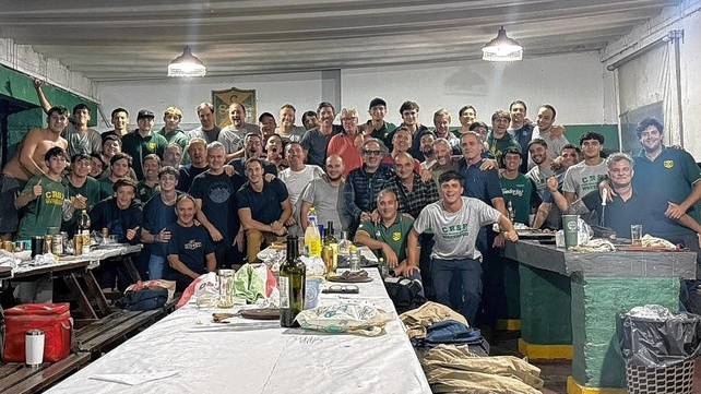 En el quincho de la entidad lagunera se realiz&oacute; el primer encuentro de camadas del waterpolo de Regatas.