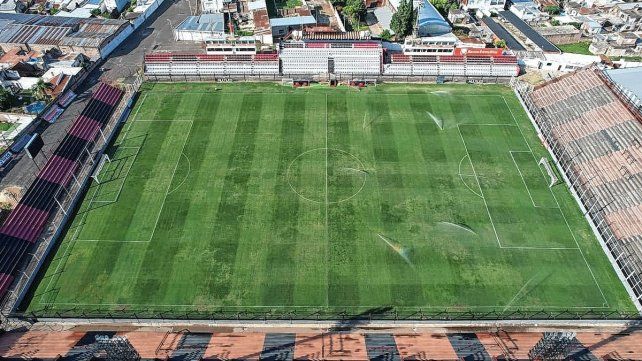 La cancha de Patronato servirá para el debut de Colón como local frente a Godoy Cruz. 