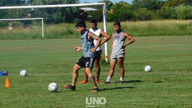 Los entrenamientos de pretemporada de Cosmos FC se realizan en el predio de las Achiras pensando en el debut ante Pucará.
