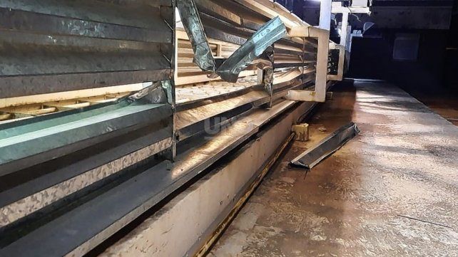 El lugar en el techo del penal de la Comisaría en Santo Tomé, por dónde escaparon los presos