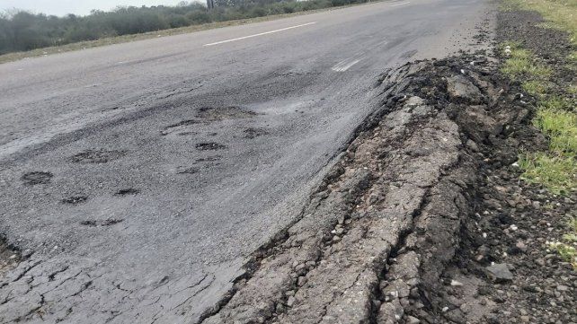 Estado calamitoso de la Ruta Nacional 11 en cercanías a la ciudad de San Justo.