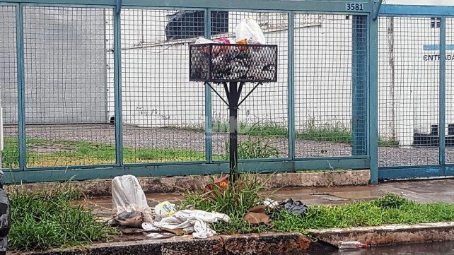 El calor y la basura de varios días provoca inconvenientes entre vecinos y transeúntes.