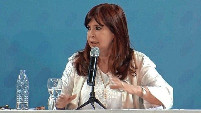 Cristina Kirchner estrenó oficialmente su cargo de presidenta del PJ en un acto en la ciudad de Santiago del Estero.  