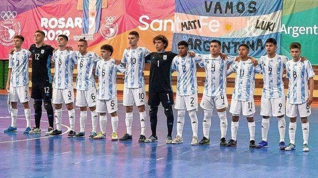 En futsal, el seleccionado de Argentina le ganó por 11 a 2 a Curazao y se clasificó primera en su grupo. En semifinales, jugará con Bolivia.