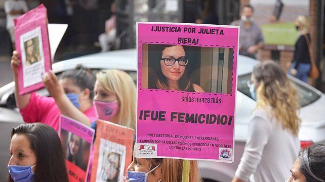 Hubo movilizaciones en Paraná en reclamo de justicia por Julieta Riera. 