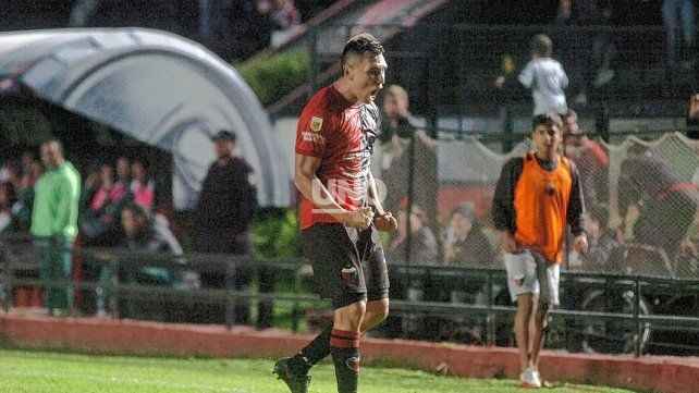 Cristian Vega anotó su primer gol en Colón para establecer el 2-0 frente a Banfield.
