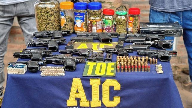 Policía infiel. El martes en Garzón al 900 bis secuestraron 11 armas de puño que debían estar bajo custodia de la oficina de Balística.