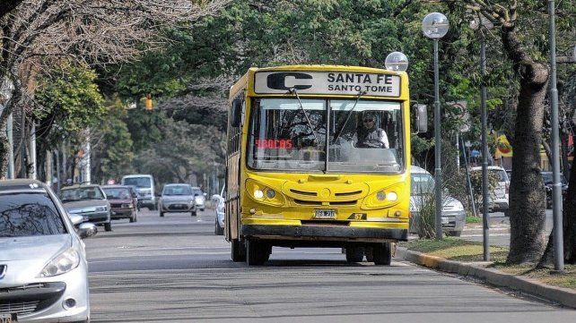 Colectivo interurbano de pasajeros de l&iacute;nea C.