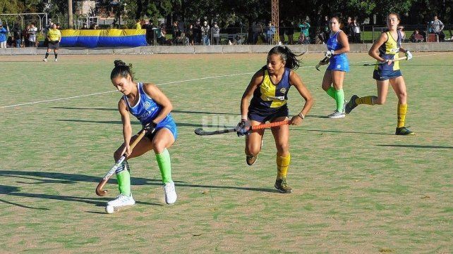 Las Kresteras derrotaron a las Tiburonas 2 a 0, con goles de Valentina Suravsky y Georgina Bernia.