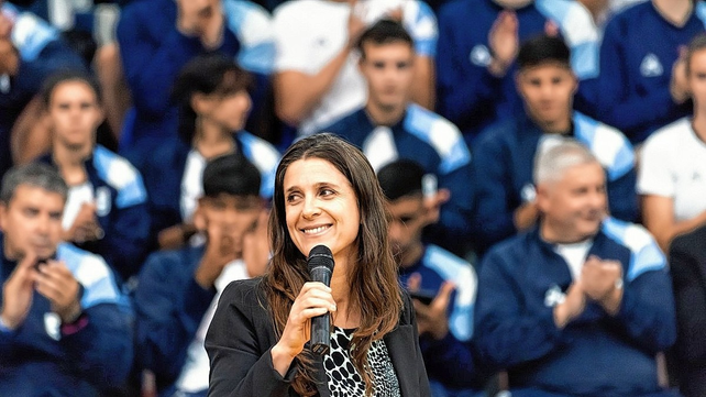 La secretaria de deportes, la exLeona In&eacute;s Arrondo, despidi&oacute; en el Cenard a la joven delegaci&oacute;n argentina que competir&aacute; en nuestra provincia.