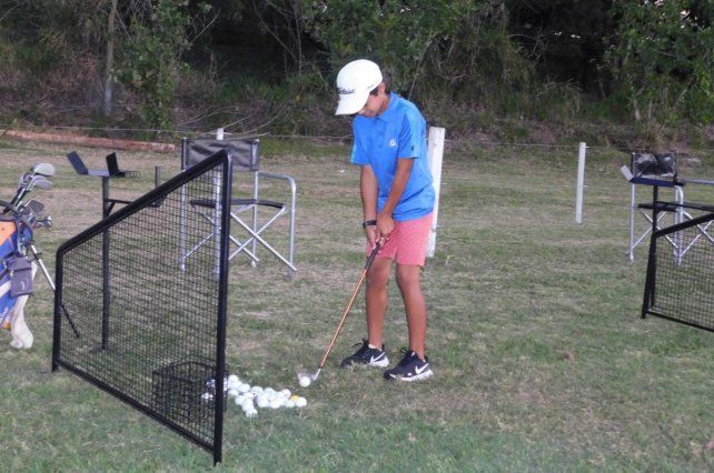 Facundo es un ni&ntilde;o que juega al golf y que sigue los pasos de su &iacute;dolo Joaqu&iacute;n Ludue&ntilde;a.