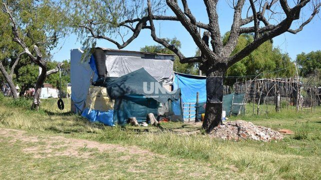 Inseguridad en B&ordm; El Pozo. Un m&oacute;vil de la Polic&iacute;a de Acci&oacute;n T&aacute;ctica, custodiar&aacute; 24 horas la zona del asentamiento irregular de Los Alisos.
