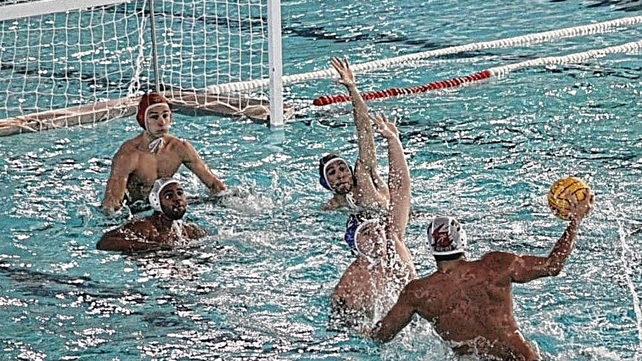 En el cierre de su participaci&oacute;n en la Superliga Sudamericana Regatas super&oacute; a Bigu&aacute; de Uruguay.