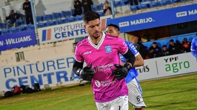 Colón todavía puja por el arquero Franco Petroli por insistencia del DT Iván Delfino.