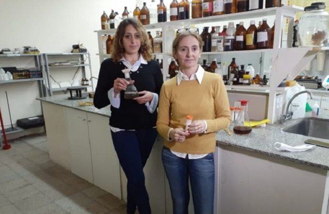 Científicas bonaerenses de la Universidad Tecnológica de La Plata (UTN) desarrollaron un spray que permite repeler y eliminar el coronavirus de distintas superficies