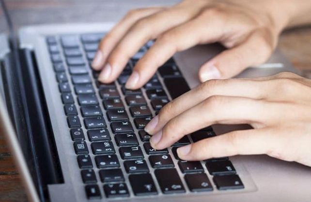 Las becas ser&aacute;n para el cursado online. Imagen ilustrativa