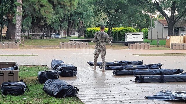 Armado del hospital de campaña en ele predio del Liceo Militar General Belgrano. 