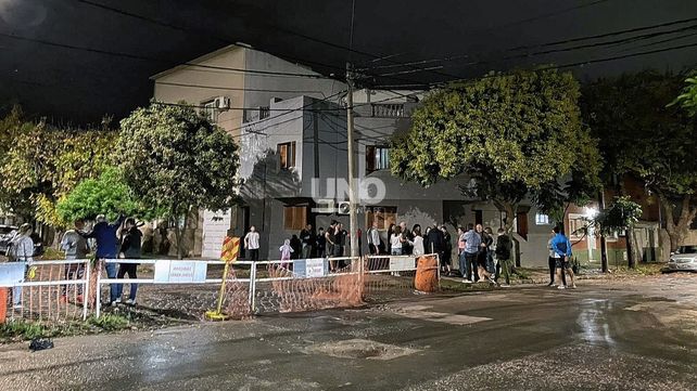 La paralizaci&oacute;n de la obra de la planta potabilizadora termin&oacute; con la paciencia de los vecinos. Reclaman mejoras en el barrio y "respuestas urgentes".