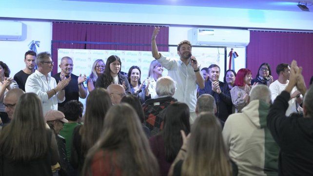 Fuerte respaldo del peronismo santafesino a Juan Monteverde