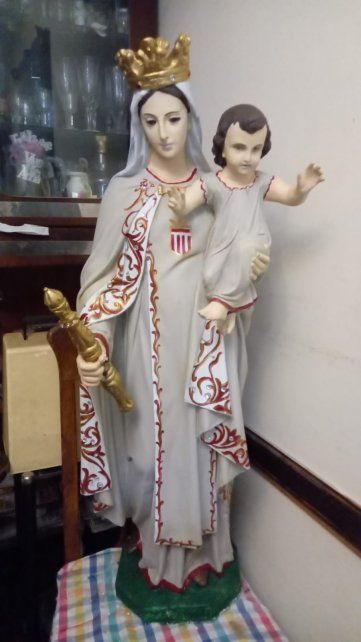 La imagen de la Virgen de La Merced tras ser restaurada por Mónica Schumacher, una santafesina radicada desde hace tiempo en Buenos Aires