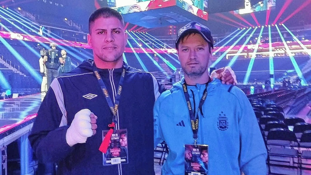 El p&uacute;gil del Club Col&oacute;n de Santa Fe, Chiquito Vergara, junto a su entrenador Carlos Lemos.