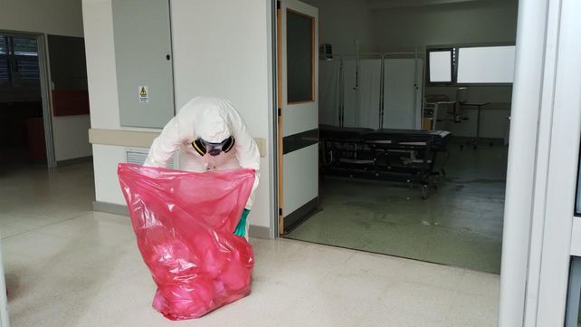 Las tareas fueron realizadas por personal especializado de la empresa Hazmat, de la ciudad de Rosario, que se hizo presente en el lugar.  