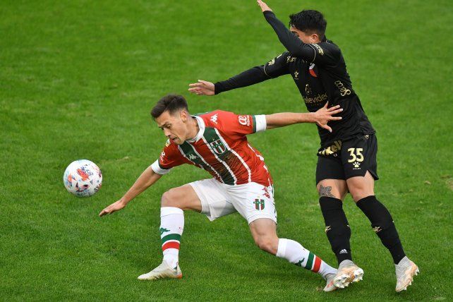 El Colón de Eduardo Domínguez hizo pata ancha en Liniers, le ganó a Vélez y se prendió bien arriba.