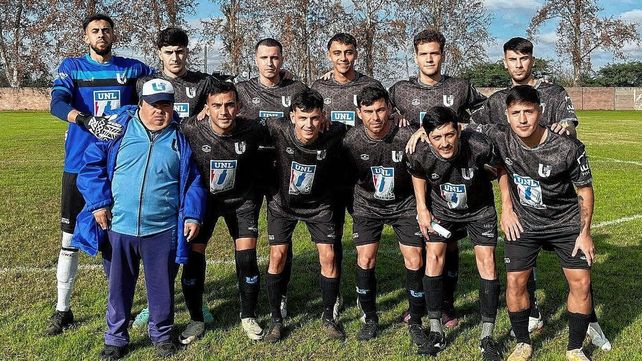 Universidad del Litoral al perder por penales ante el Colegial quedó eliminado del certamen provincial.