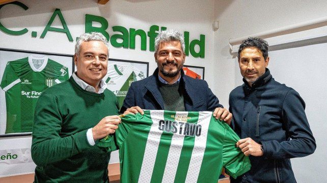 El uruguayo Gustavo Munúa vuelve a dirigir en Argentina al cerrar su llegada a Banfield.