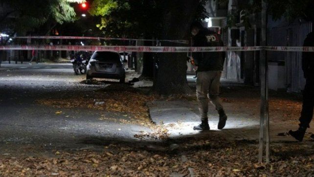 La PDI levantaba rastros por la noche en el lugar. 