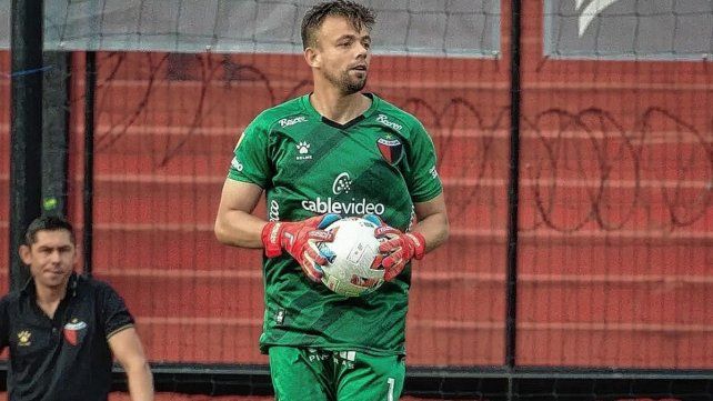 El arquero de Colón, Leonardo Burián, se entusiasmó mucho con el regreso del hincha al Brigadier López. 
