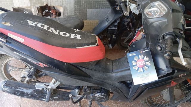 Desarticulan una banda dedicada al robo y desguace de motocicletas en Santa Fe: allanamientos secuestros y detenidos