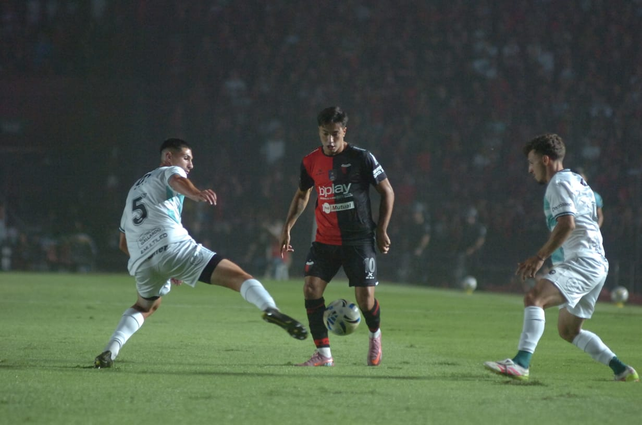 Ignacio Lago se recuperó de un inconveniente en uno de sus tobillos y estará al 100% en Colón. Ignacio Lago se recuperó de un inconveniente en uno de sus tobillos y estará al 100% en Colón.