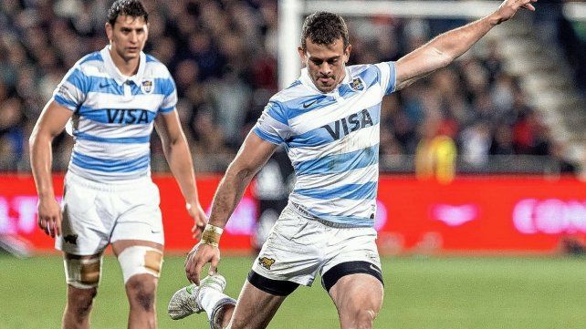 El back formado en Duendes de Rosario, tiene 27 años, y es uno de los jugadores más importante del seleccionado nacional.