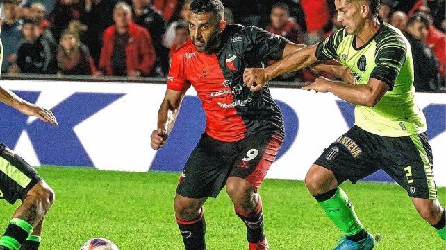 Colón, desde que llegó Pipo Gorosito a la dirección técnica, no pudo marcar goles en los segundos tiempos como local.