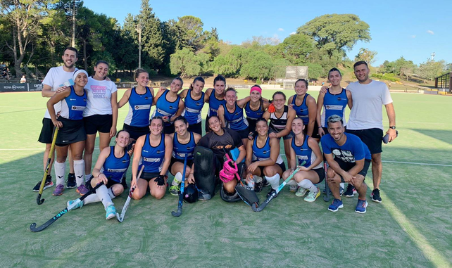 El plantel de Alma Juniors de Esperanza encabezado por Franco Porta que jugará el Regional en Santa Fe.  