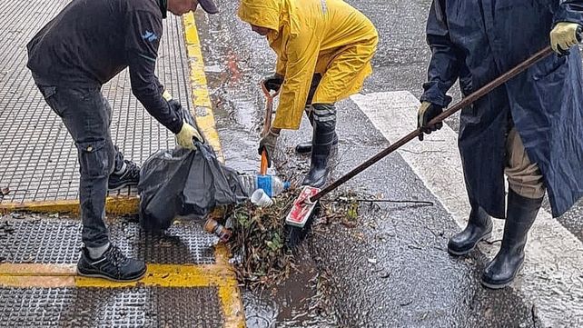 Trabajos de recolección de basura en ocasión de tormenta.